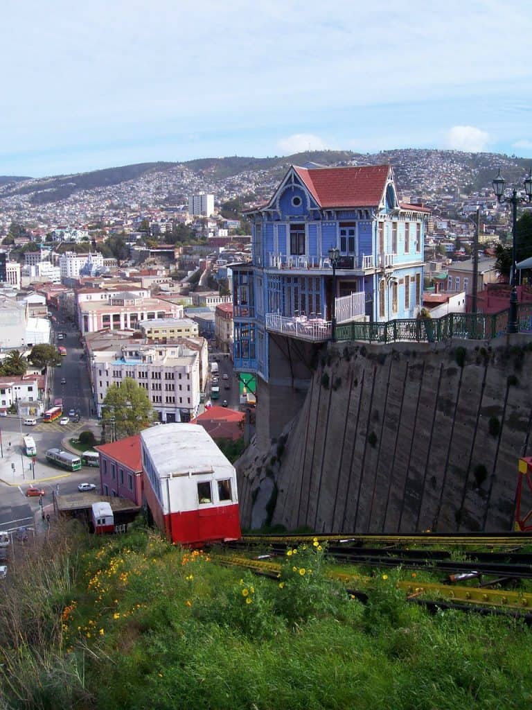 Things to do in Valparaiso Chile - Take the funicular