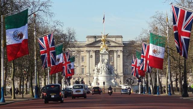 buckingham palace london castle