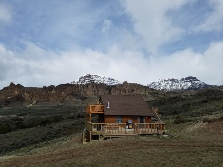 17 Best Yellowstone Airbnb Rentals and Cabins 2023 Ultimate Guide